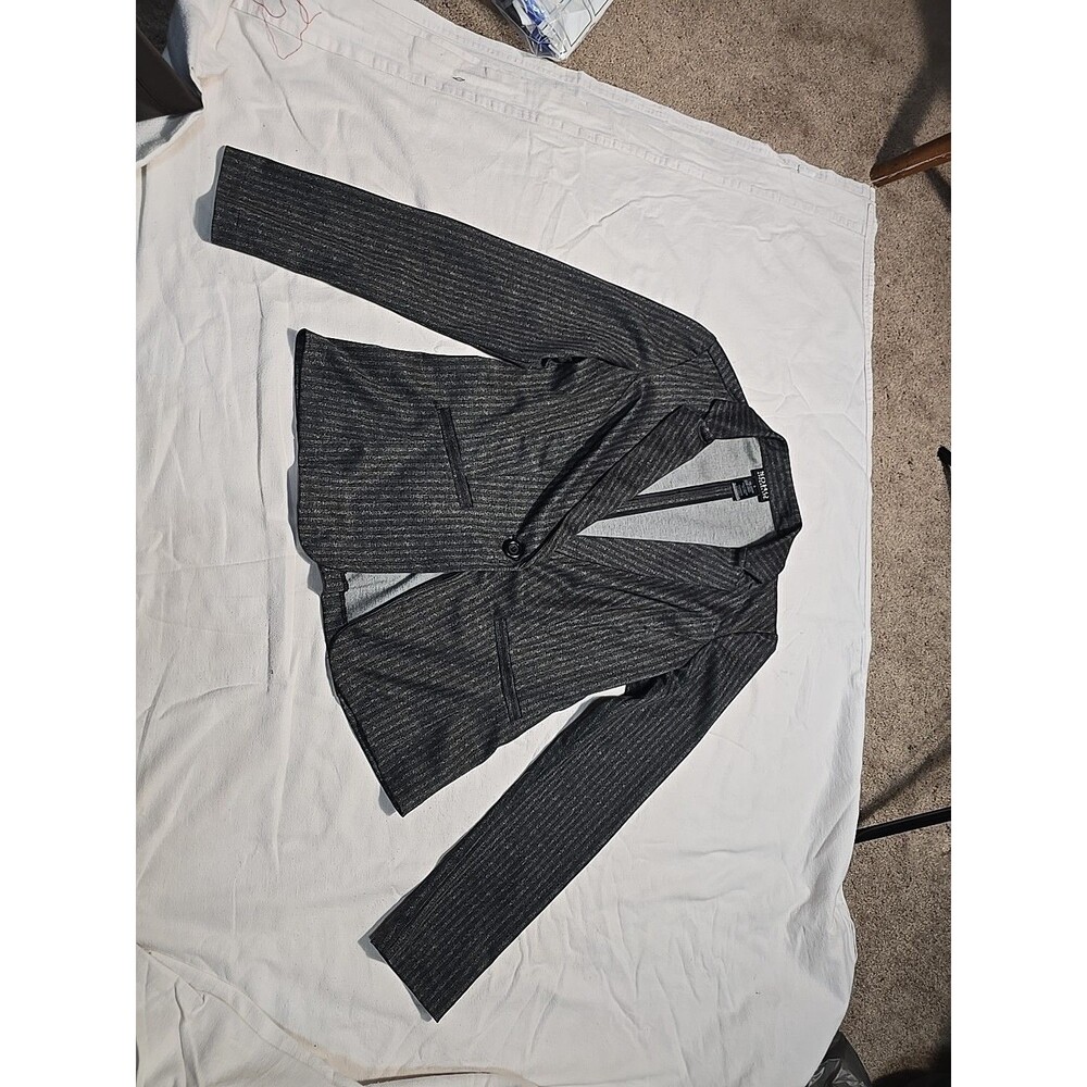 Classic business SOHO APPAREL LTD w/ a Single Button Front SZ-S